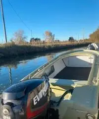 Cofano SPAZIO 5 con EVINRUDE E-TEC 25hp Cofano SPAZIO 5 con EVINRUDE E-TEC 25hp
