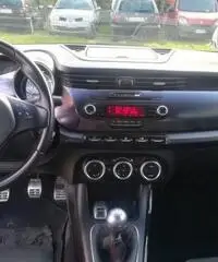 Alfa Romeo Giulietta 1.6 JTDm 105 cv Alfa Romeo Giulietta 1.6 JTDm 105 cv