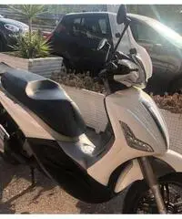 Beverly 350 Sport Touring Abs/Asr Beverly 350 Sport Touring Abs/Asr
