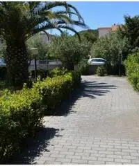 APPARTAMENTO INDIPENDENTE CON GARAGE E GIARDINO