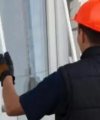 Operaio pvc Porte Serramenti Operaio pvc Porte Serramenti