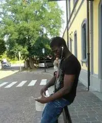 Cerco una ragazza Cerco una ragazza