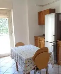 Soleggiato appartamento quartiere servitissimo Soleggiato appartamento quartiere servitissimo