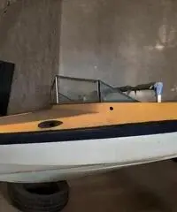 Barca 4,5 metri e motore 25/35 cavalli Barca 4,5 metri e motore 25/35 cavalli