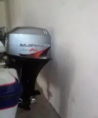 Motoscafo con motore Motoscafo con motore