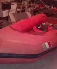 Gommone 4 metri con paiolato Gommone 4 metri con paiolato