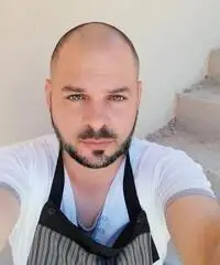 Vorrei conoscere una ragazza carina e simpatica Vorrei conoscere una ragazza carina e simpatica