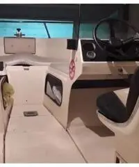 Barca con carrello e motore Barca con carrello e motore