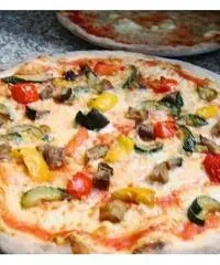 Pizzaiolo giovane esperto Pizzaiolo giovane esperto