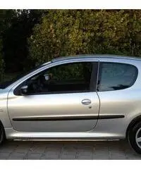 PEUGEOT 206 1.4 HDi 3p. XT PEUGEOT 206 1.4 HDi 3p. XT