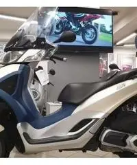 Piaggio MP3 300 - 2011 Piaggio MP3 300 - 2011