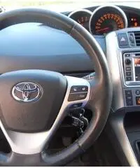 TOYOTA Verso 2.0 D 126cv 7 POSTI + GANCIO TRAINO TOYOTA Verso 2.0 D 126cv 7 POSTI + GANCIO TRAINO