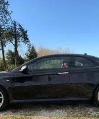 ALFA ROMEO GT 1.9 JTDM 16V Distinctive ALFA ROMEO GT 1.9 JTDM 16V Distinctive