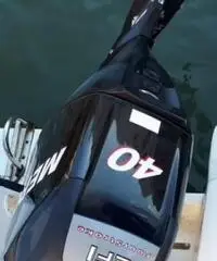 Barca con motore posto