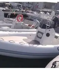 Gommone Saver MG 580 con motore Mercury EFI 40 PRO Gommone Saver MG 580 con motore Mercury EFI 40 PRO