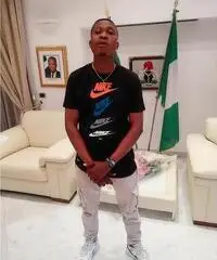 Un simpatico nigeriano con le vibrazioni calde Un simpatico nigeriano con le vibrazioni calde