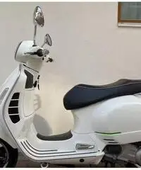 Piaggio Vespa 300 GTS - 2011 Piaggio Vespa 300 GTS - 2011