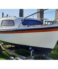 Pilotina semi cabinato con evinrude 25hp Pilotina semi cabinato con evinrude 25hp
