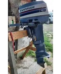 Pilotina semi cabinato con evinrude 25hp Pilotina semi cabinato con evinrude 25hp