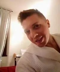 : ) Sono un ragazzo italiano, mi chiamo Alessandro..... : ) Sono un ragazzo italiano, mi chiamo Alessandro.....