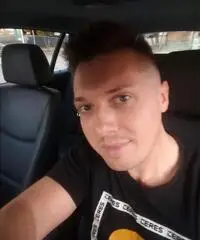 Ragazzo italiano.... automunito, per servizi vari Ragazzo italiano.... automunito, per servizi vari