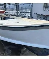 Gozzo ingenito pari al nuovo vetroresina 4,30mt Gozzo ingenito pari al nuovo vetroresina 4,30mt