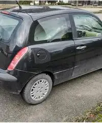 Lancia y benzina Lancia y benzina