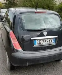 Lancia y benzina Lancia y benzina