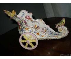 Raffinata ceramica “Carro con uccelli” di Nove '800 - Vicenza