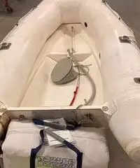 Tender Arimar con chiglia in vtr da 270