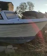 Barca a motore