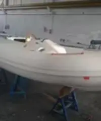 Gommone avon 320 con motore idrogetto 80 hp Gommone avon 320 con motore idrogetto 80 hp