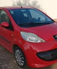 Peugeot 107 1.4 HDi 5 porte Peugeot 107 1.4 HDi 5 porte
