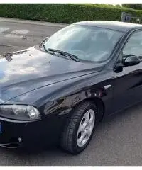 Alfa Romeo 147 1.9 JTD (120) 5 porte Distinctive, Alfa Romeo 147 1.9 JTD (120) 5 porte Distinctive,