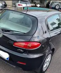 Alfa Romeo 147 1.9 JTD (120) 5 porte Distinctive, Alfa Romeo 147 1.9 JTD (120) 5 porte Distinctive,