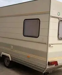 Roulotte 4 pt. rimessata