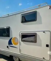 Camper mansardato 6 posti viaggio e 6 posti letto Camper mansardato 6 posti viaggio e 6 posti letto