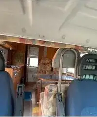 Camper mansardato 6 posti viaggio e 6 posti letto Camper mansardato 6 posti viaggio e 6 posti letto