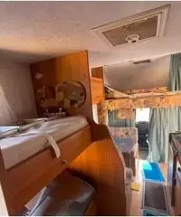 Camper mansardato 6 posti viaggio e 6 posti letto Camper mansardato 6 posti viaggio e 6 posti letto
