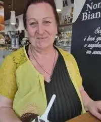 Badante esperta con coppia anziani Badante esperta con coppia anziani