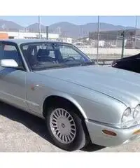 Jaguar jx8 cilindrata 3200 benzina