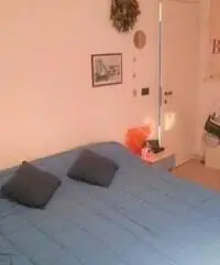 CONFORTEVOLE GRAZIOSO BILOCALE 2 grandi camere cucina abit. - Roma