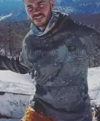 Cameriere, receptionist, istruttore di snowboard Cameriere, receptionist, istruttore di snowboard