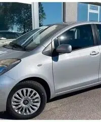 Toyota yaris 1.0 5p. active. 2011 Toyota yaris 1.0 5p. active. 2011