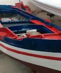 Barca in legno a motore
