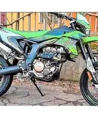 NUOVO MOTARD Kawasaki KL KXE 125-E5-A LIQUIDO NUOVO MOTARD Kawasaki KL KXE 125-E5-A LIQUIDO