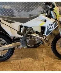 Husqvarna TE 300 enduro TPì nuova ufficiale 2022 Husqvarna TE 300 enduro TPì nuova ufficiale 2022